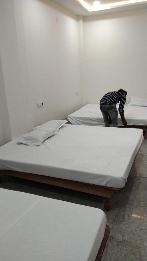 Hotel Garima Uddzsaín Kültér fotó